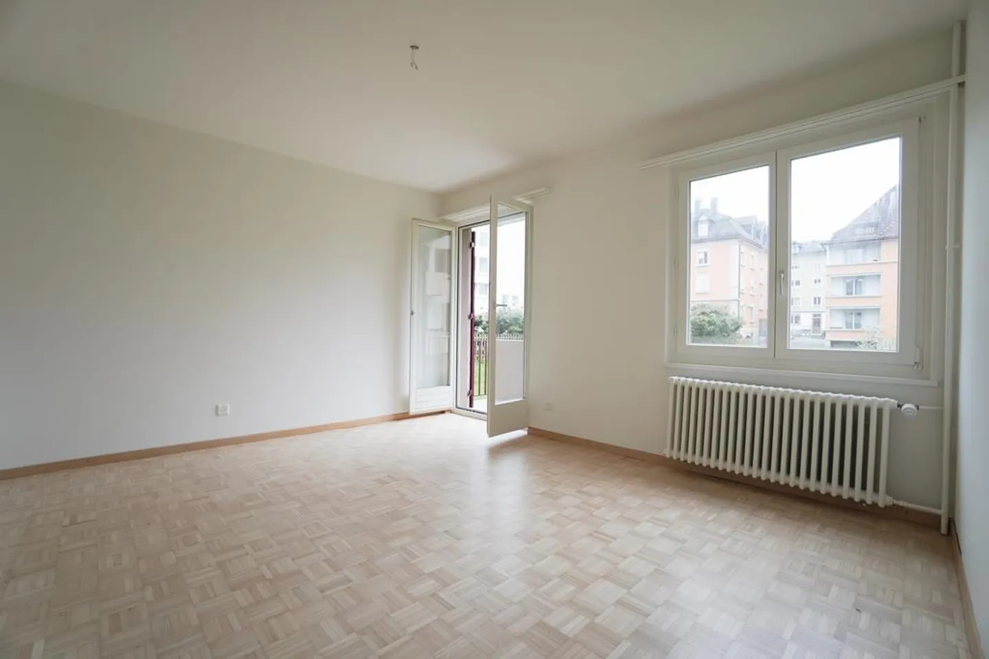 Ideal student apartment with balcony! - Photo 2 of 5