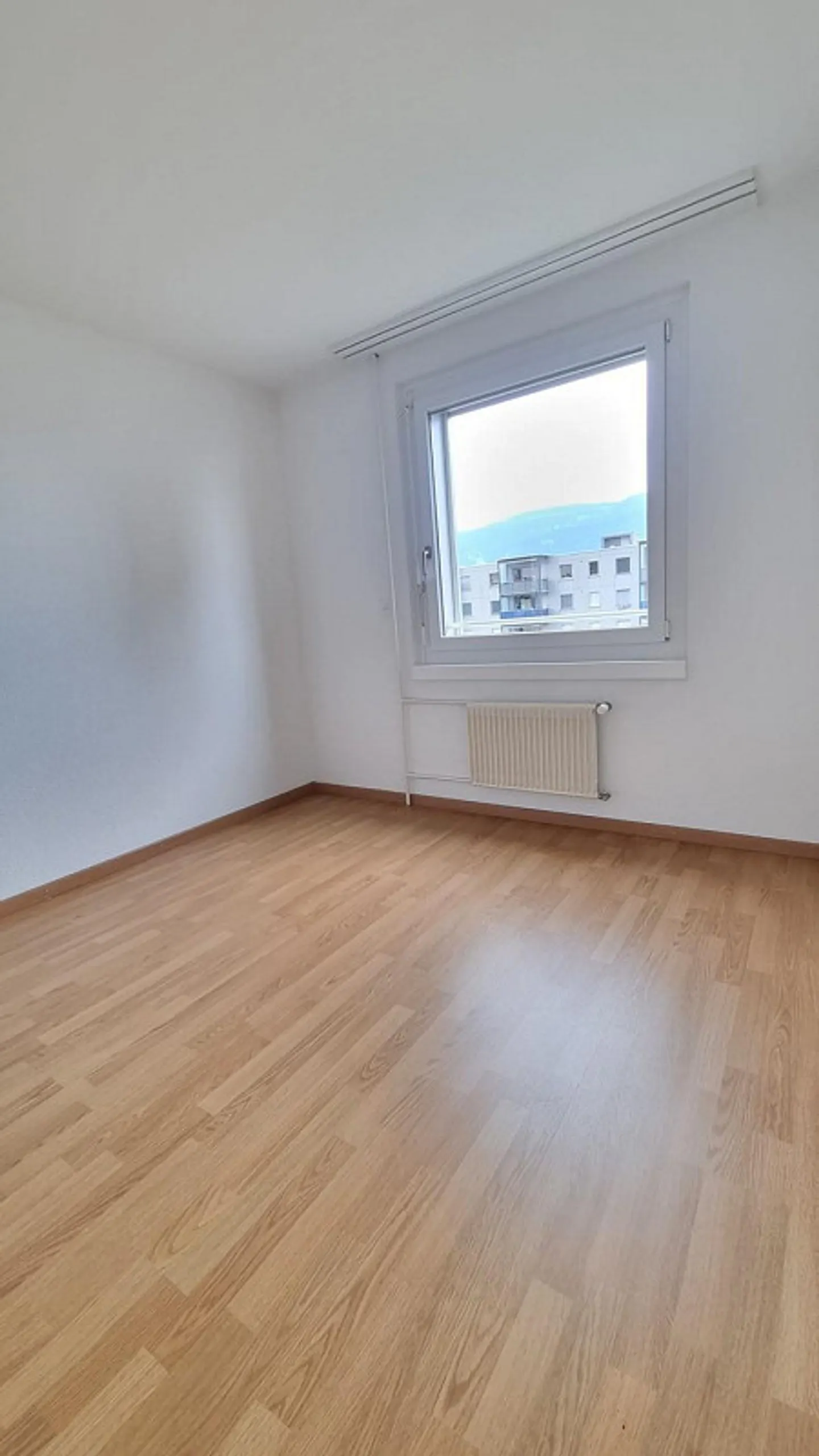 Cozy Apartment with Modern Kitchen - Photo 4 of 6