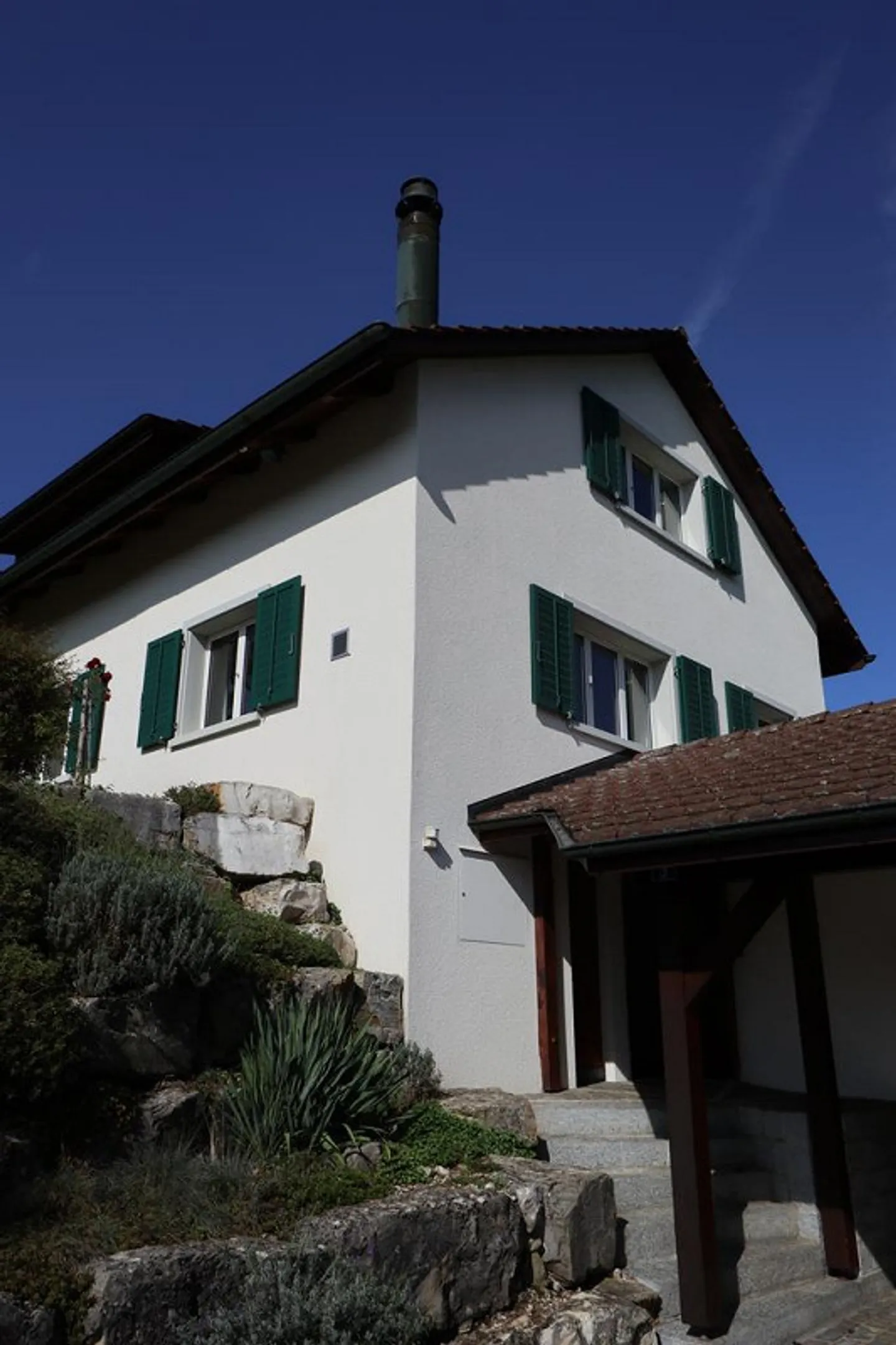 Alleinstehendes Einfamilienhaus mit gepflegtem, grossem Garten - Photo 1 of 12