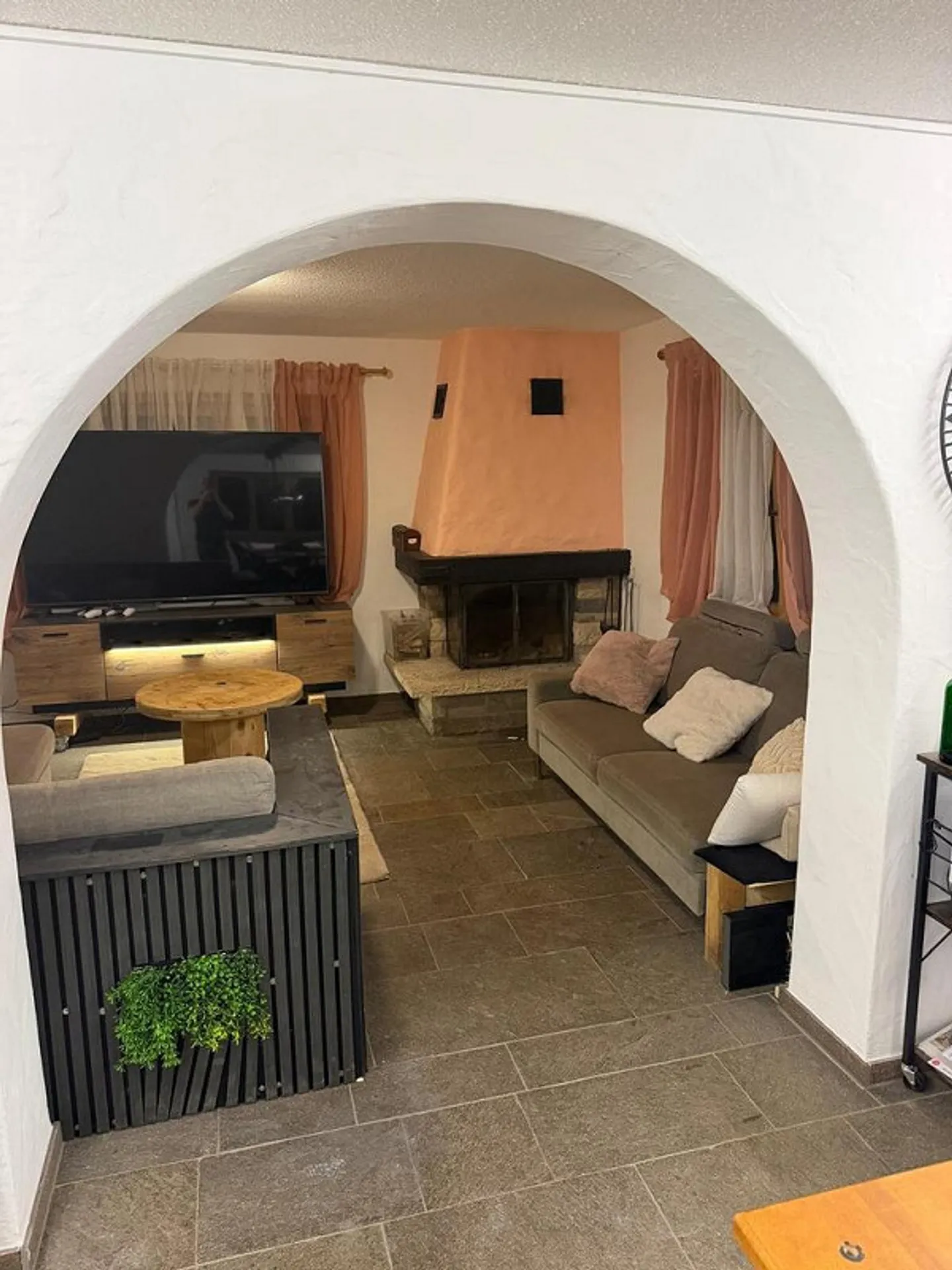 Alleinstehendes Einfamilienhaus mit gepflegtem, grossem Garten - Photo 3 of 12