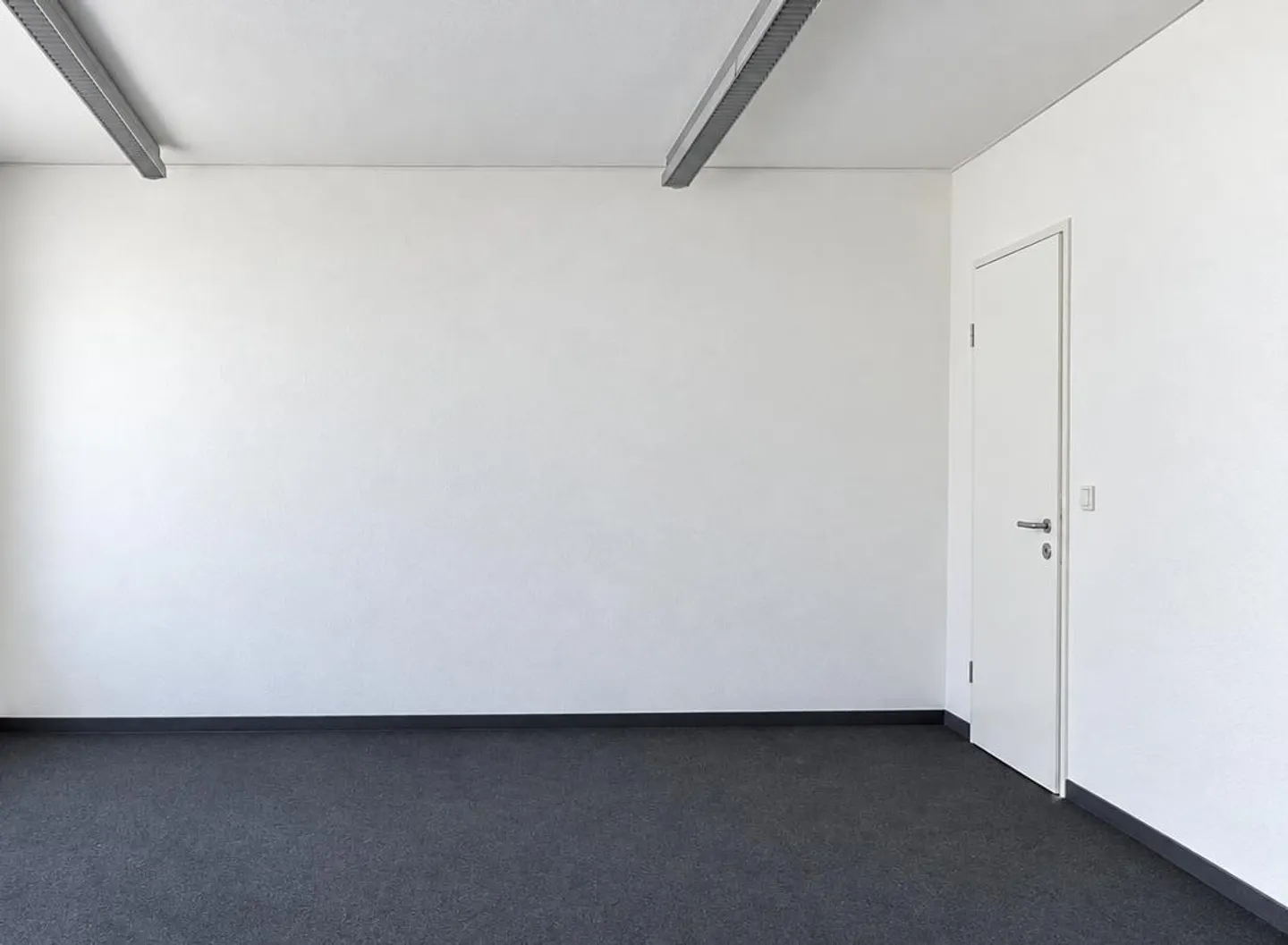 Bureaux lumineux et polyvalents à louer - Photo 3 sur 5