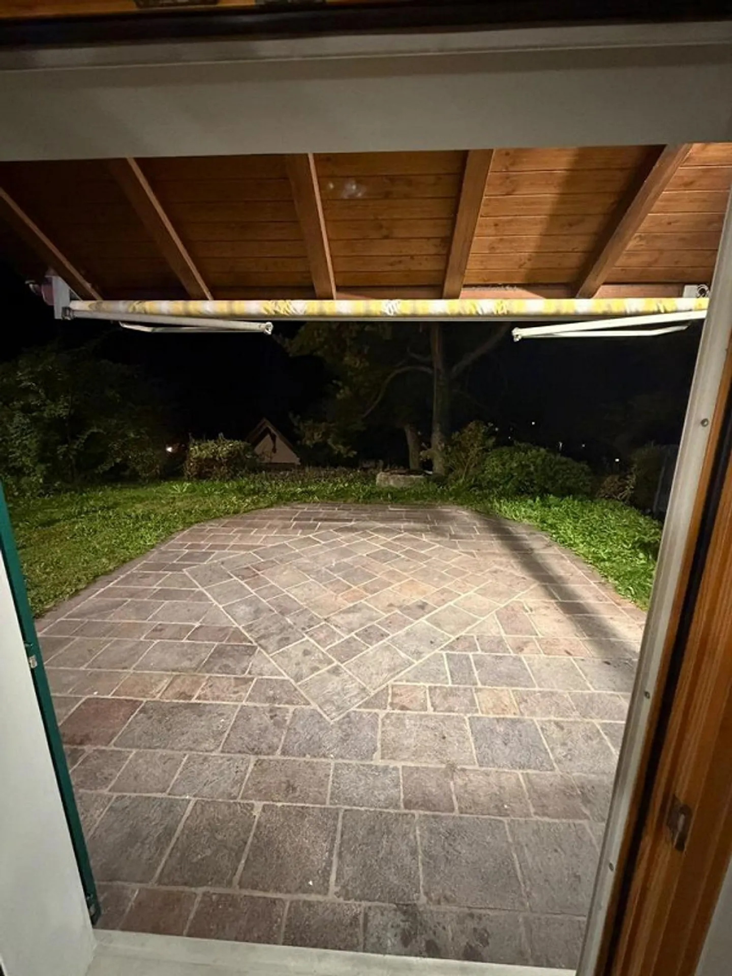 Alleinstehendes Einfamilienhaus mit gepflegtem, grossem Garten - Photo 11 of 12