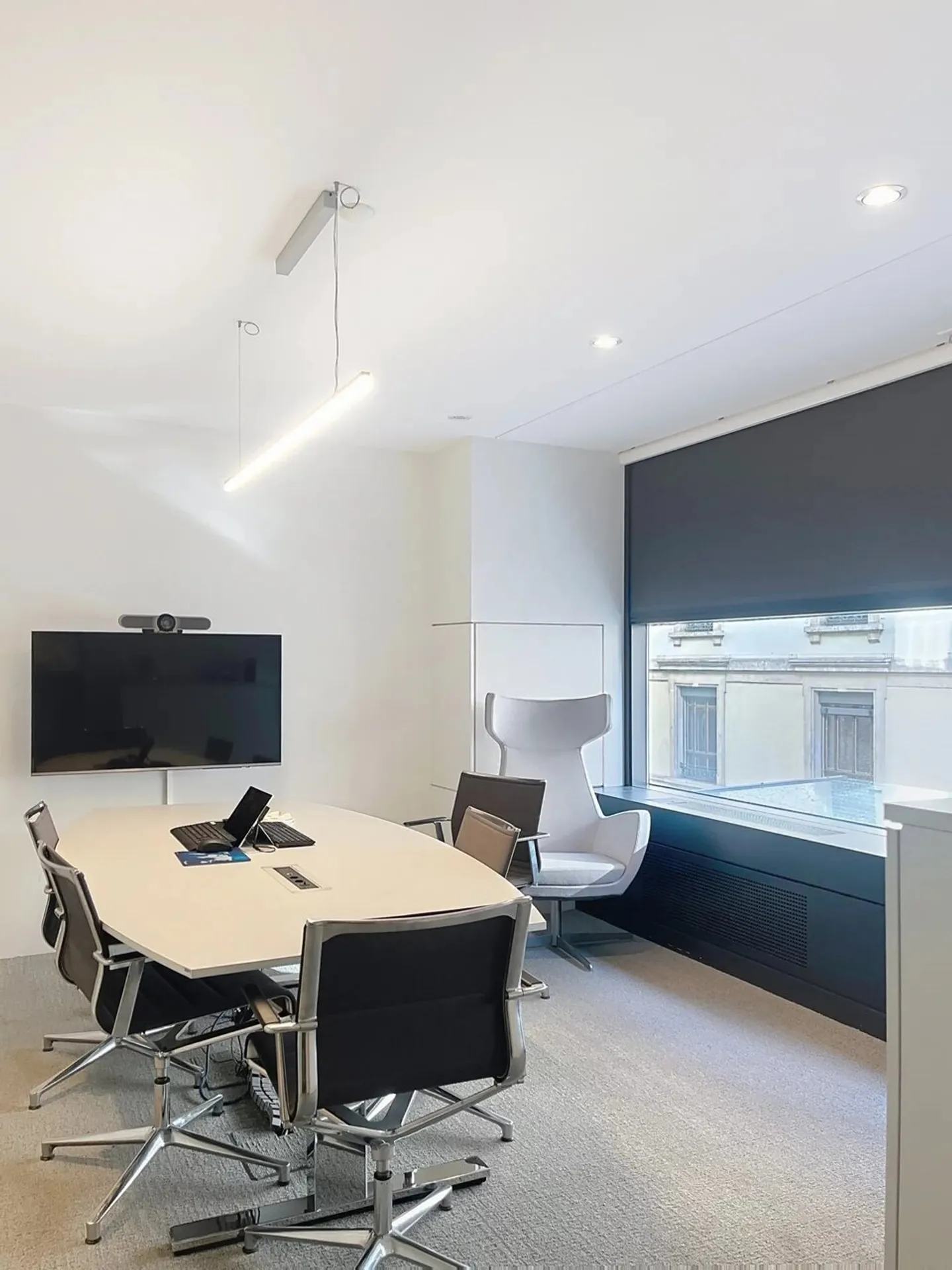 Espace de Bureau Spacieux - Photo 2 sur 3