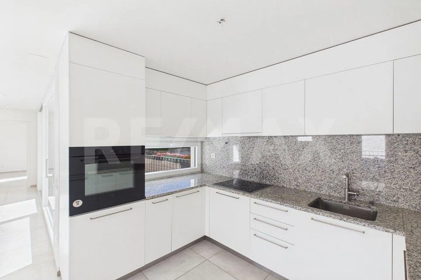 Moderna palazzina multifamiliare - Foto 3 di 13