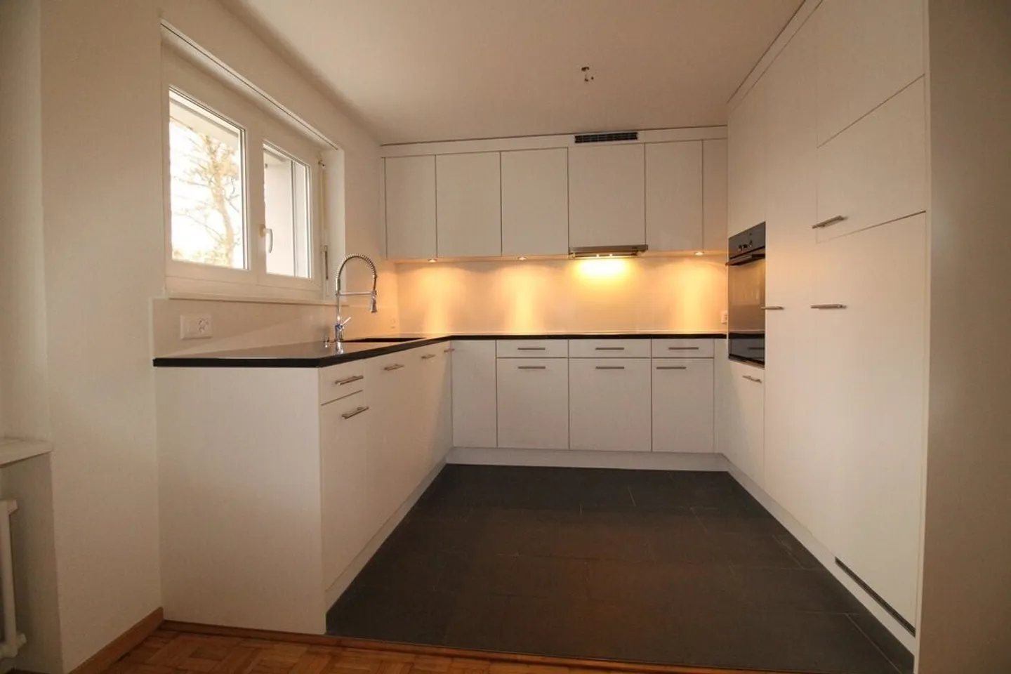 Apartment seeks family! 1st month FREE! - Photo 7 of 9