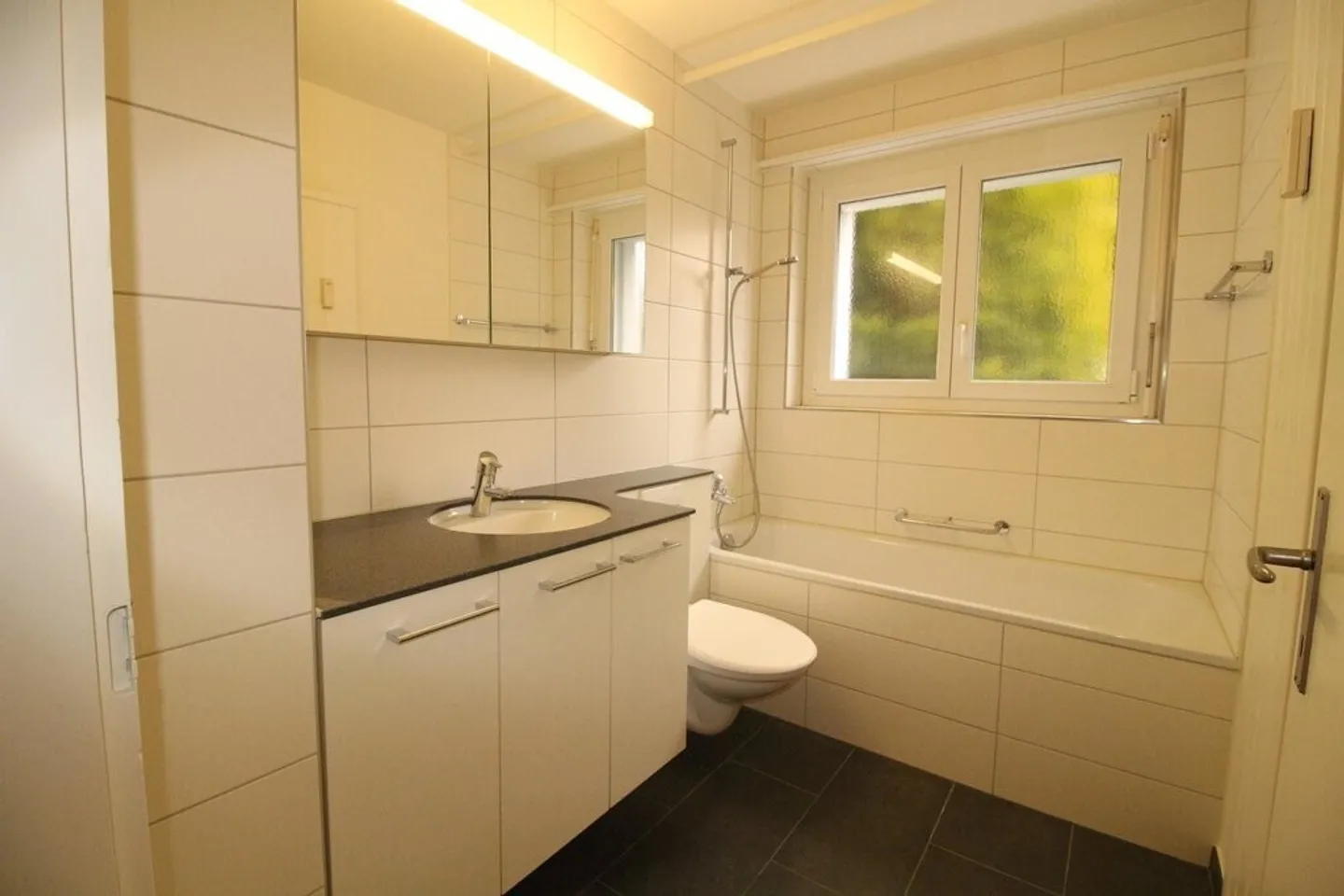 Apartment seeks family! 1st month FREE! - Photo 8 of 9