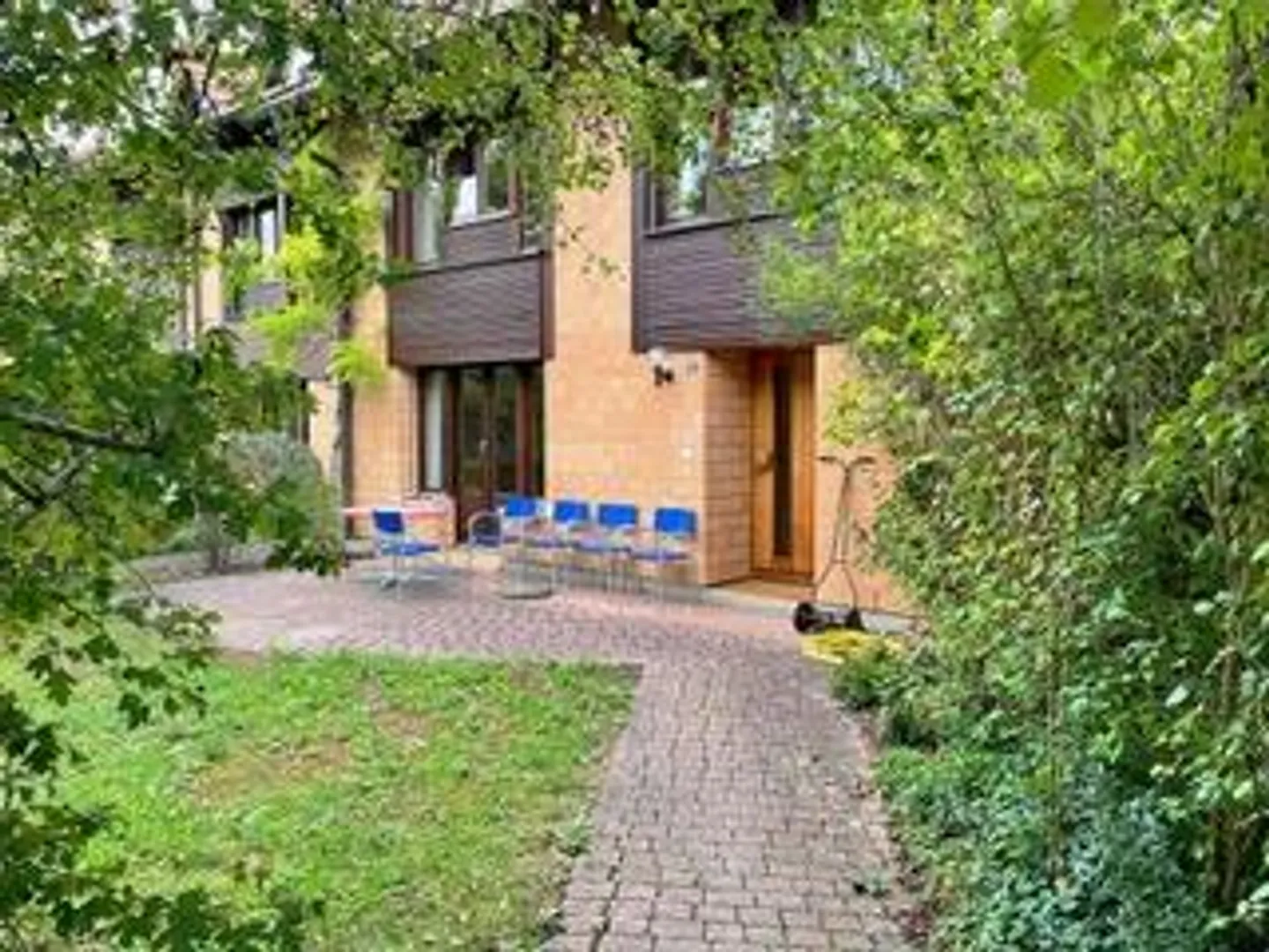 Casa unifamiliare (5.5 stanze) in un vivace insediamento familiare - Foto 2 di 10