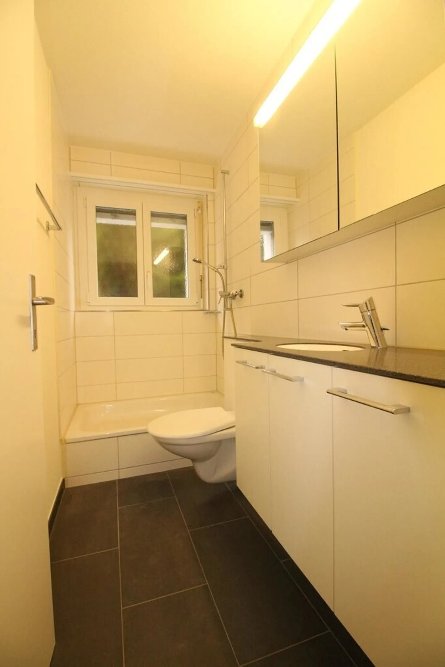 Apartment seeks family! 1st month FREE! - Photo 9 of 9