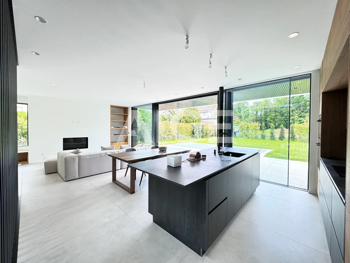 Magnifica villa contemporanea con piscina - Foto 3 di 5
