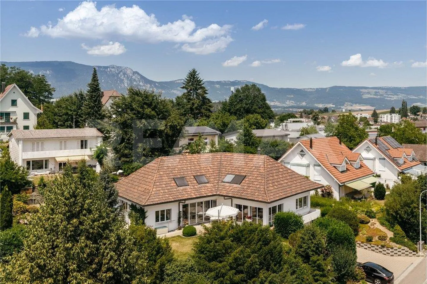 Représentatif | Spacieux | Intemporel - Villa de style maison de campagne avec jardin paradisiaque à Biberist SO - Photo 1 sur 13