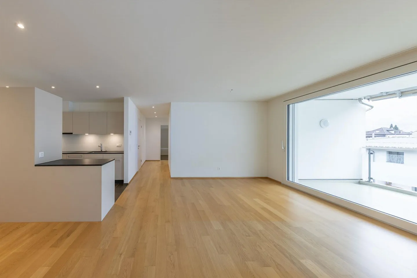 Appartamento di 3,5 stanze in affitto in posizione centrale - Foto 2 di 14