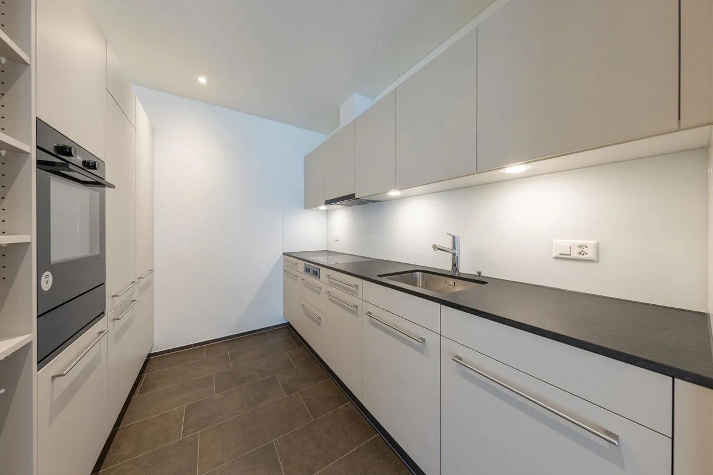 Appartamento di 3,5 stanze in affitto in posizione centrale - Foto 3 di 14