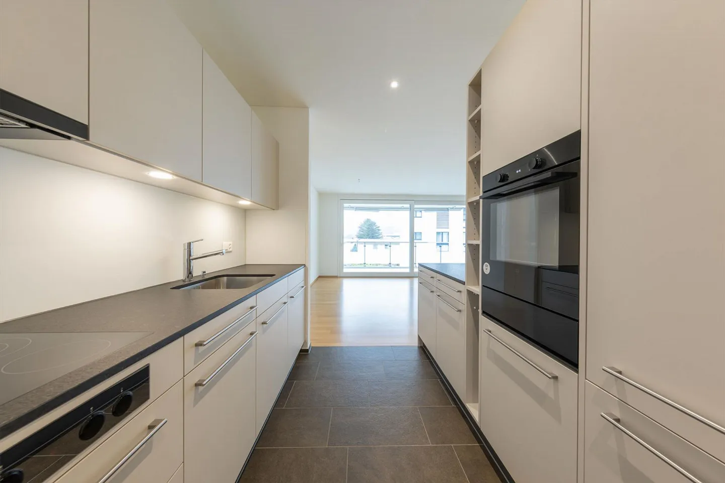 Appartamento di 3,5 stanze in affitto in posizione centrale - Foto 4 di 14