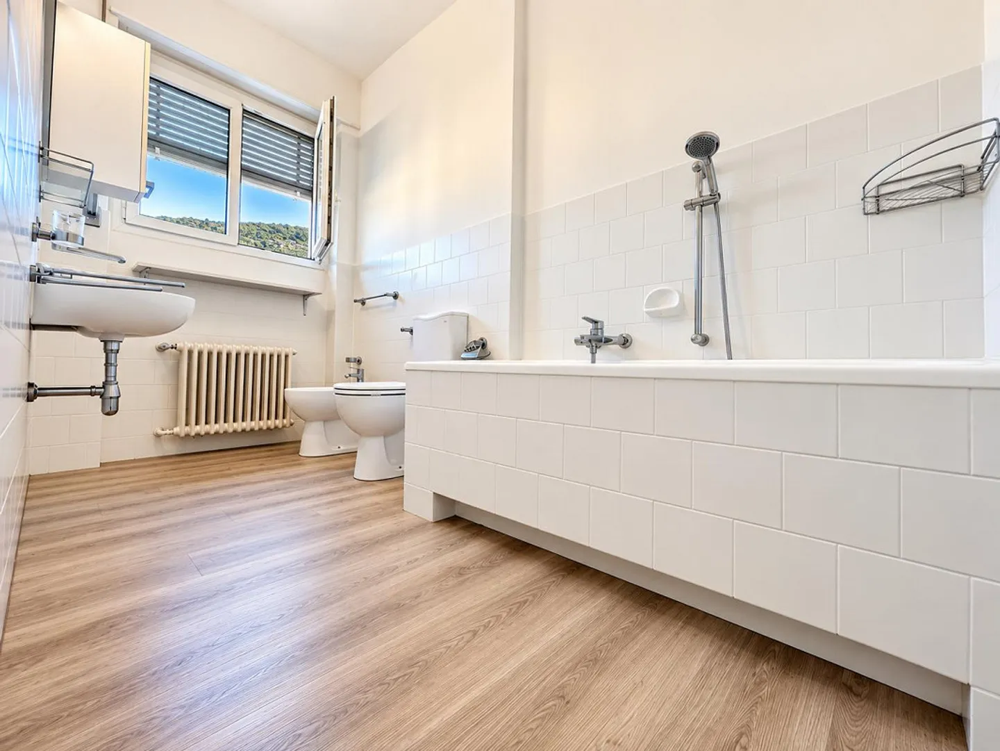 BIS ZU 3 MONATEN KOSTENLOS - Modernes 2,5-Zimmer-Apartment in Chiasso - Foto 6 von 8