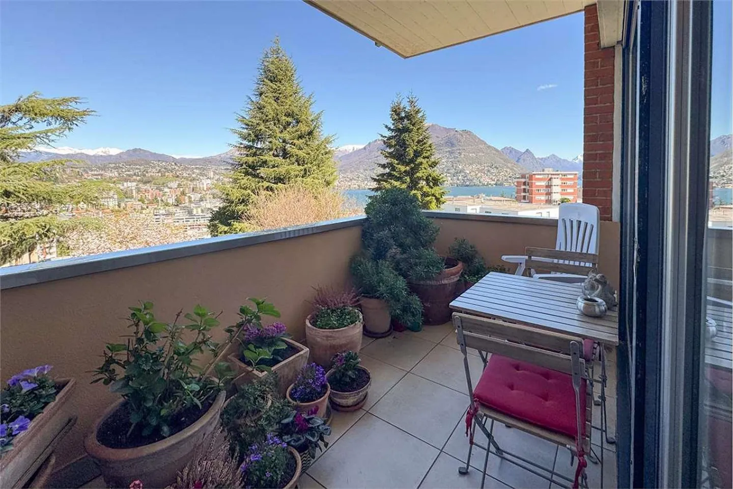 3.5-room apartment with lake view - Photo 1 of 10