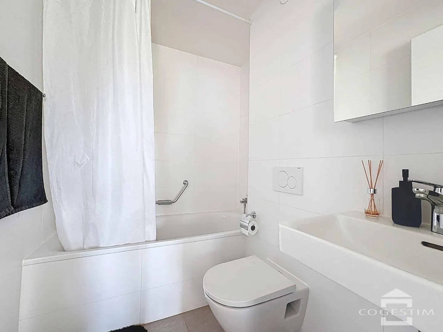 3.5 Room Apartment - Photo 7 of 9