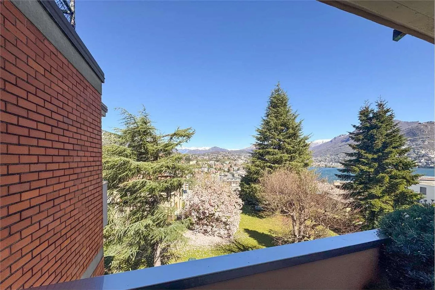 3.5-room apartment with lake view - Photo 2 of 10