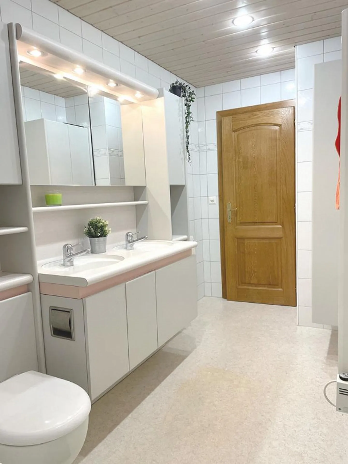 Charming living directly on the Birs - Photo 4 of 8