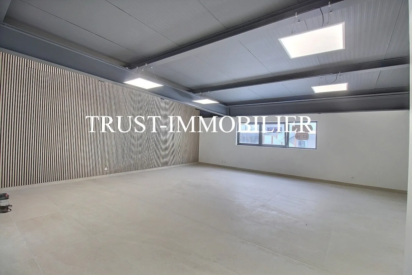 9002-MV-Saxon-Modern commercial space of 102.6 m² - Photo 2 of 7
