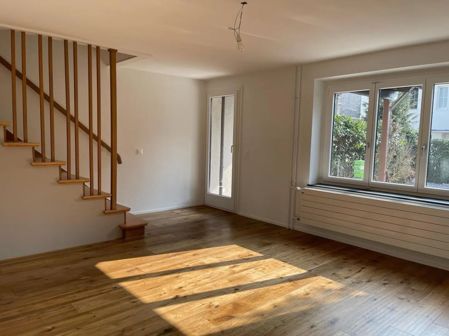 Stylish 4-room terraced house with garden in Oberwil - Photo 6 of 13