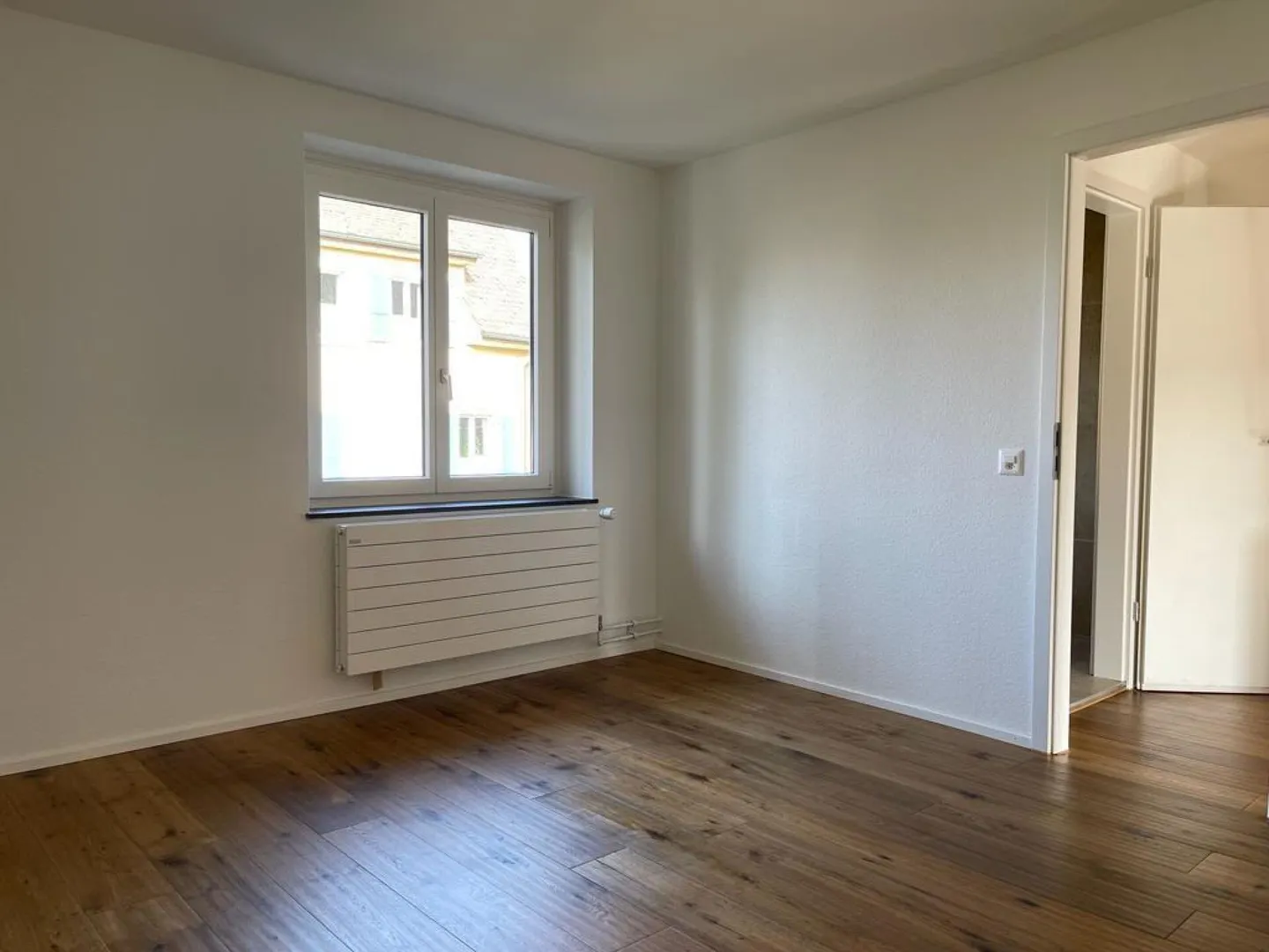Stylish 4-room terraced house with garden in Oberwil - Photo 7 of 13
