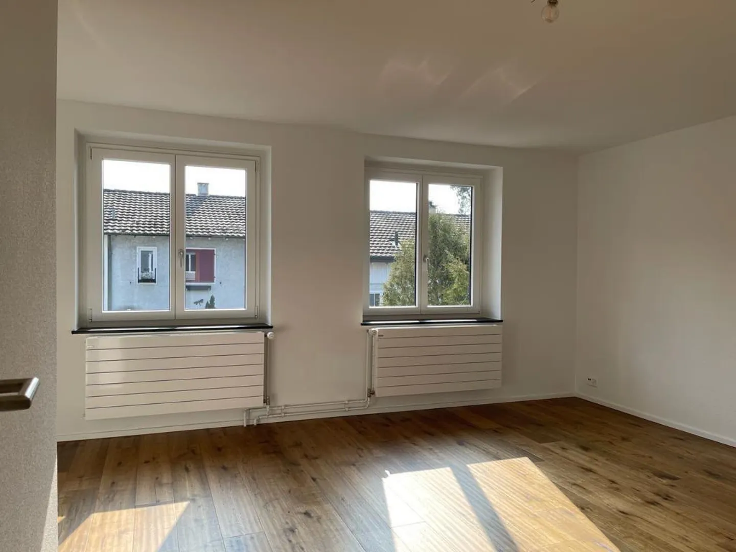 Stylish 4-room terraced house with garden in Oberwil - Photo 9 of 13