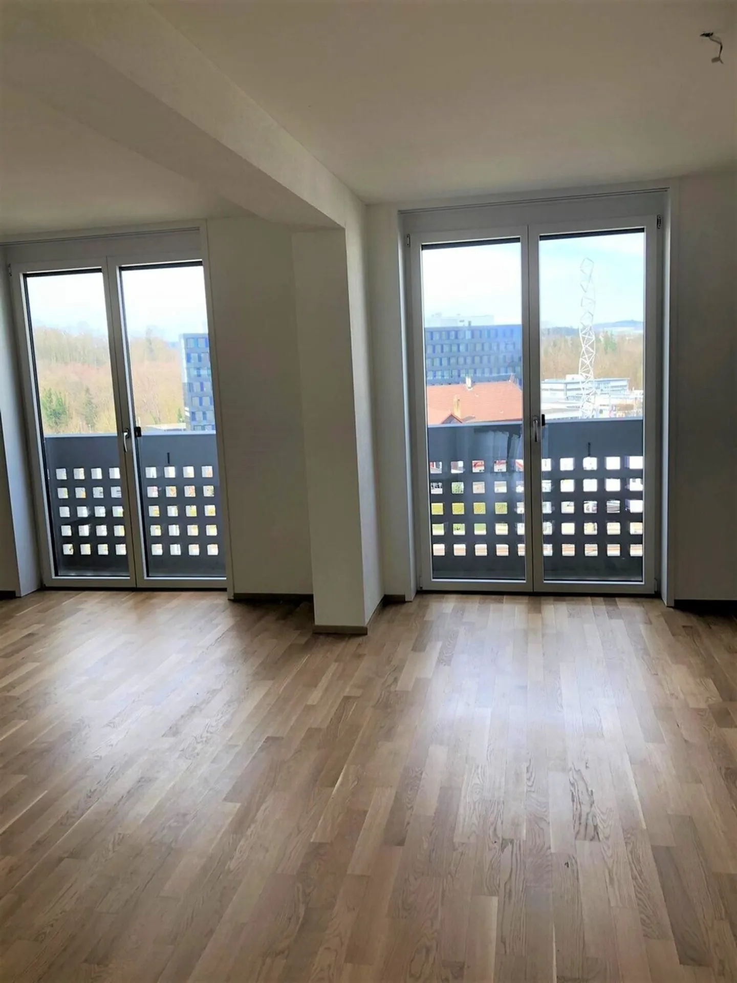 Moderno appartamento di 2,5 stanze di 67m² al 14° piano con vista e ascensore - Foto 3 di 7