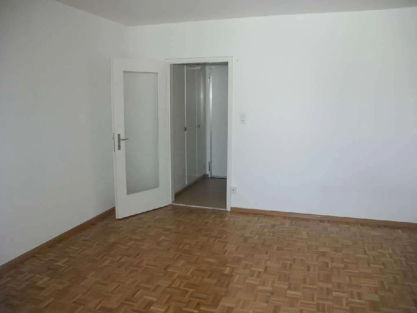 2-room apartment near the cantonal hospital / university - Photo 2 of 5