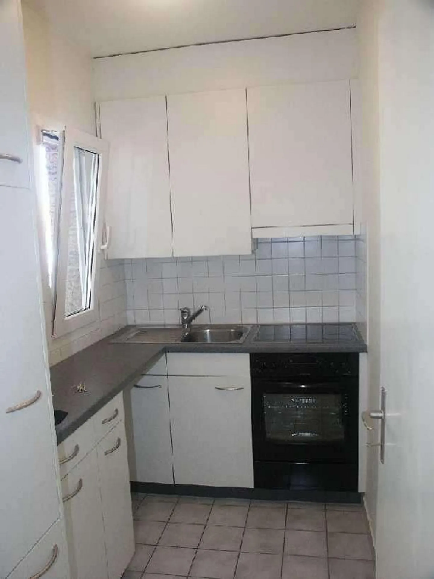2-room apartment near the cantonal hospital / university - Photo 3 of 5