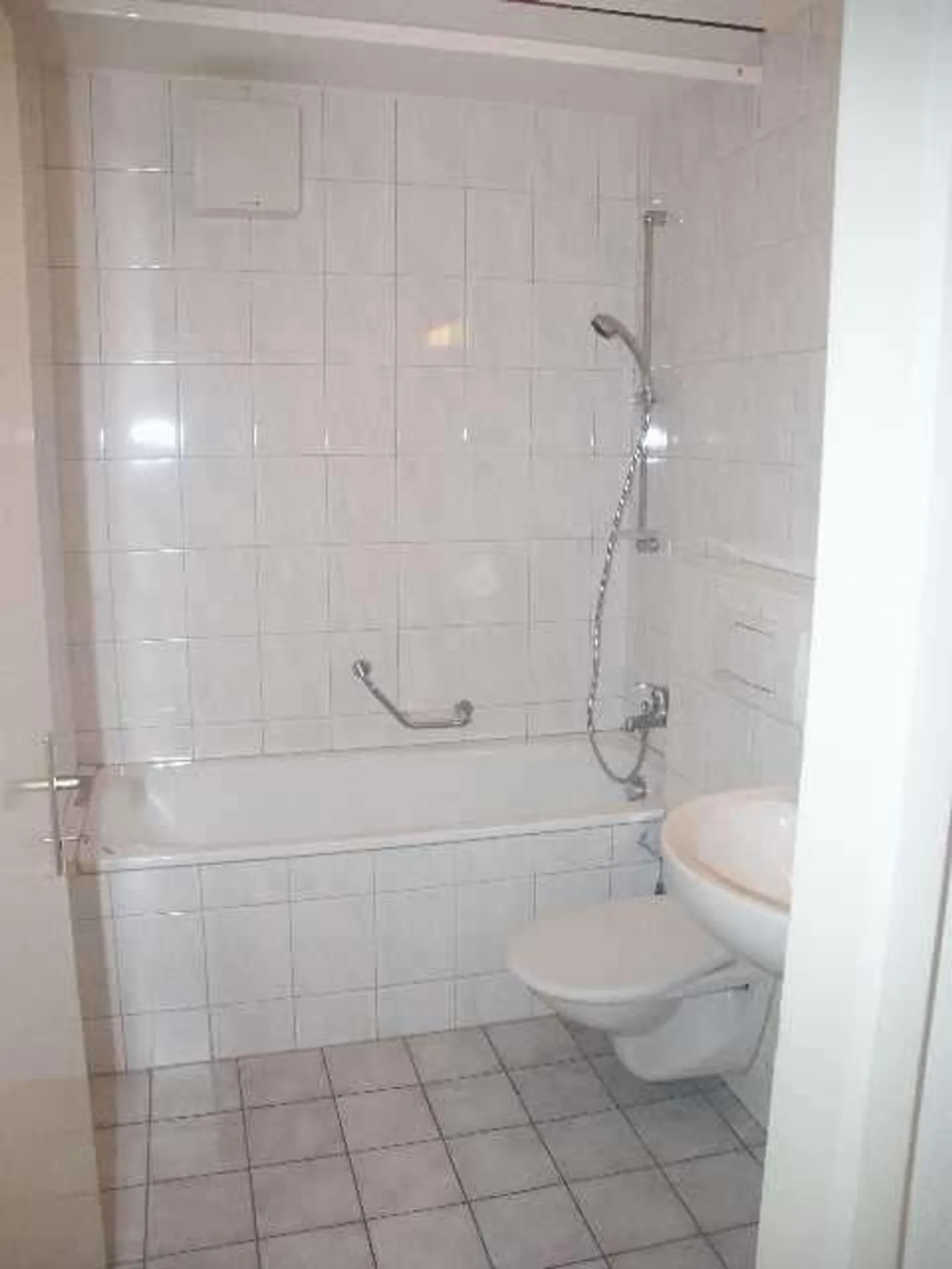 2-room apartment near the cantonal hospital / university - Photo 5 of 5