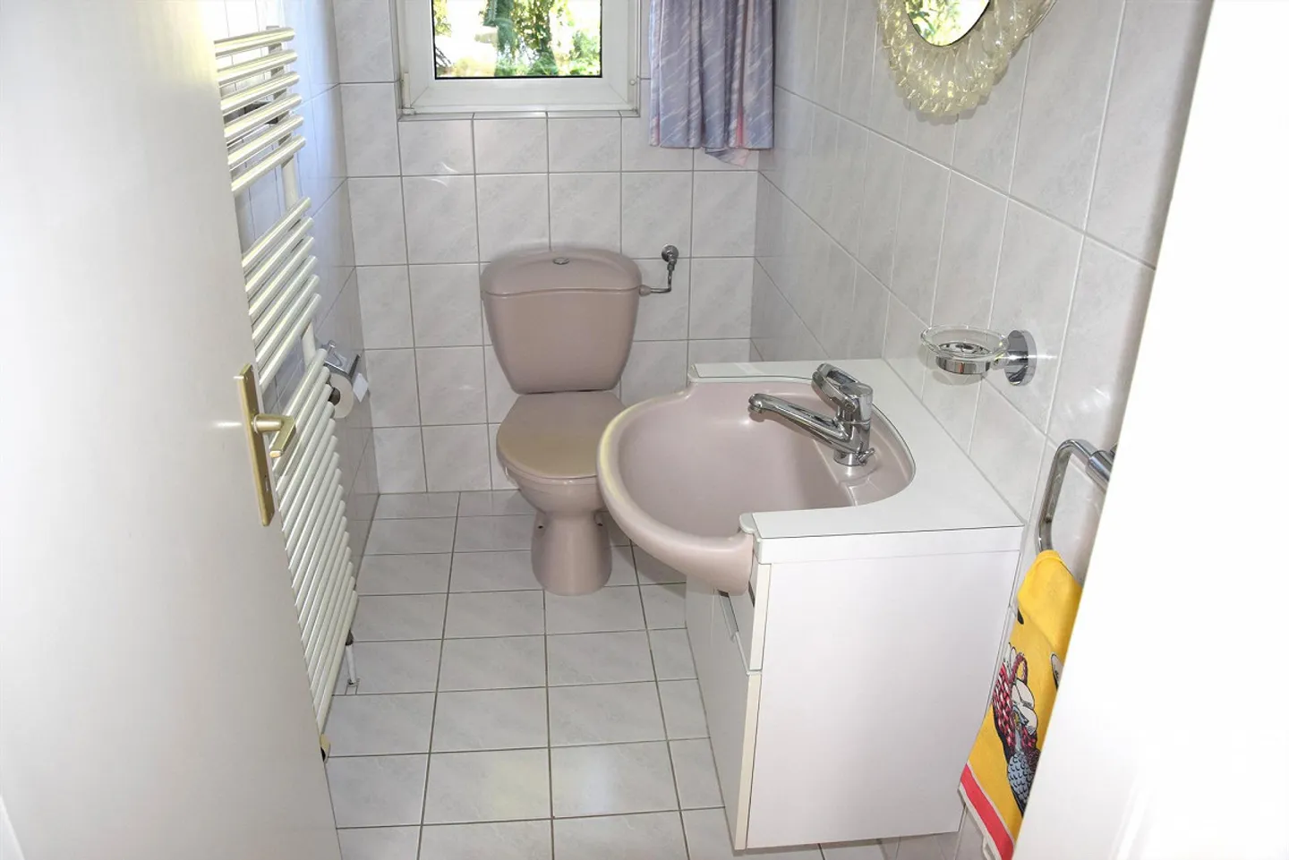 Single-family house with large land reserve - Photo 8 of 16