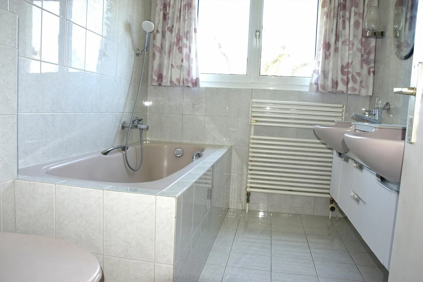 Single-family house with large land reserve - Photo 9 of 16