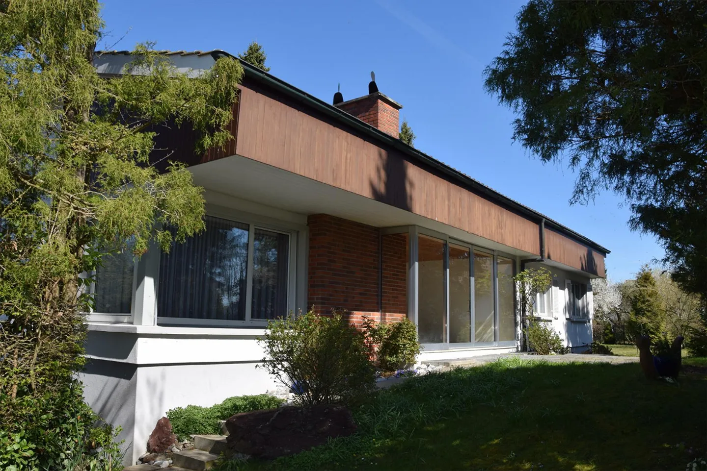 Single-family house with large land reserve - Photo 5 of 16