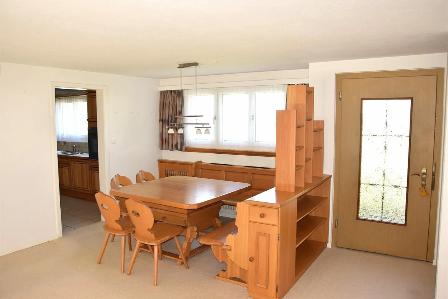 Single-family house with large land reserve - Photo 13 of 16