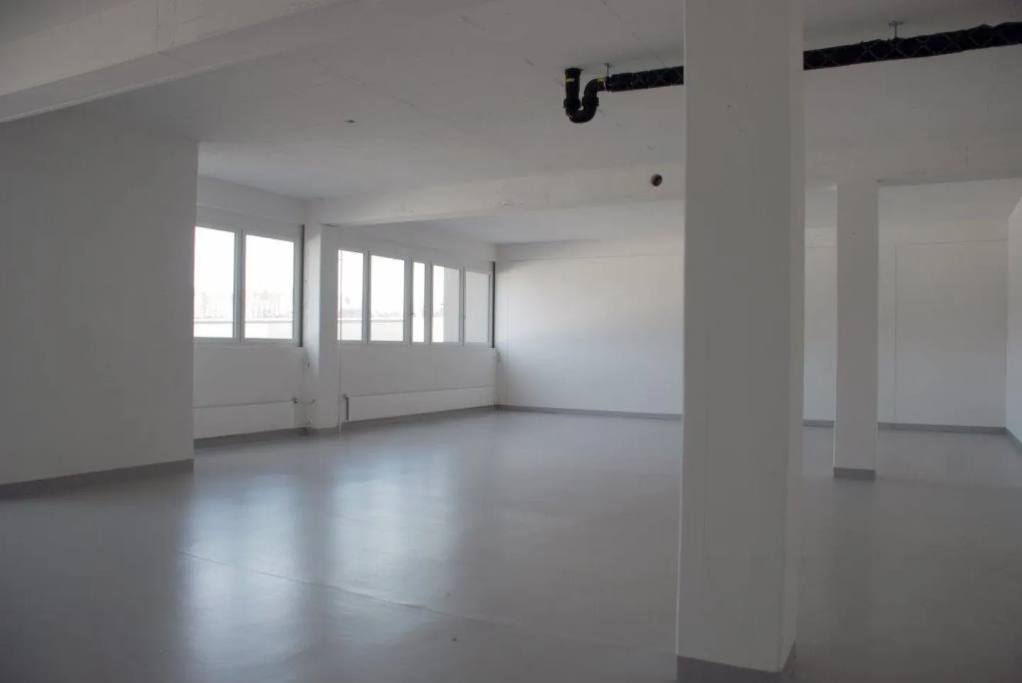 Espaces commerciaux fonctionnels pour production/entrepôt/bureau - Photo 6 sur 8