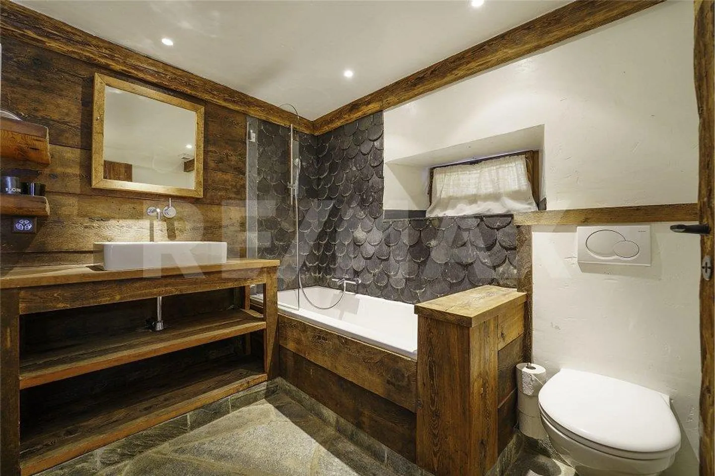 Unique property in a charming village - Photo 9 of 13