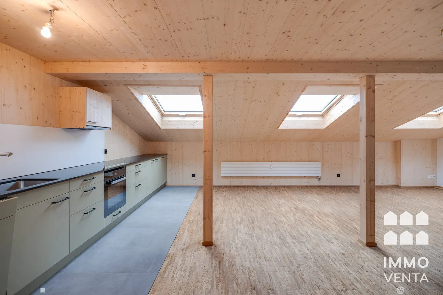 Exklusive 2.5-Zi.-Dachwohnung mit Terrasse in Biel | App. 2,5 pièces avec terrasse à Bienne - Foto 1 von 14