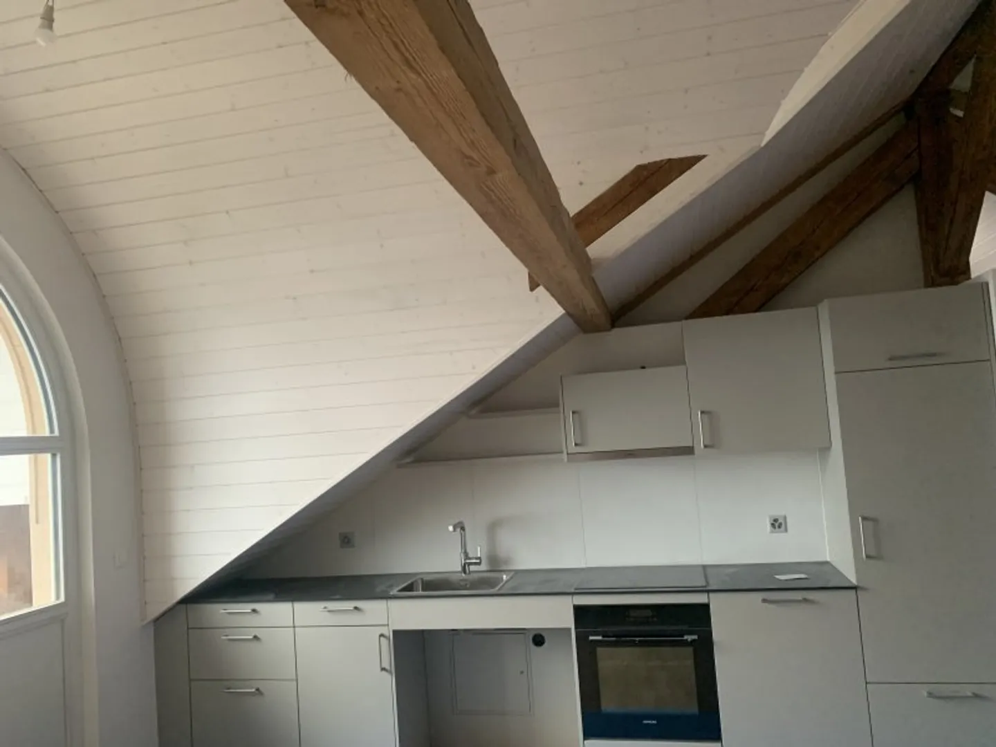 Charming Attic Apartment - Photo 6 of 8