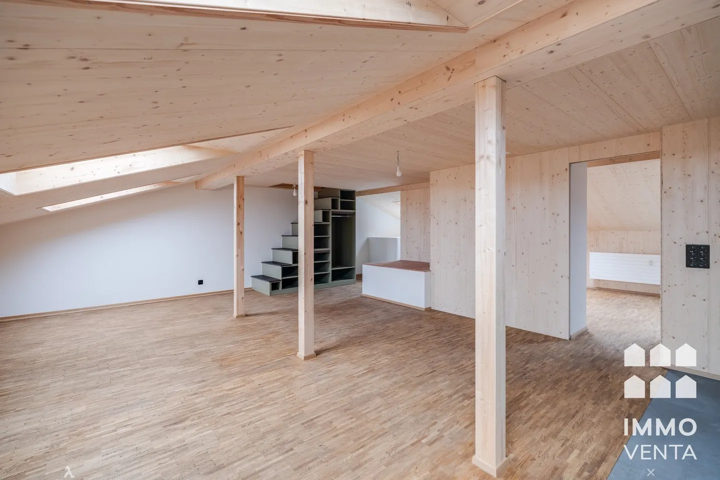 Exklusive 2.5-Zi.-Dachwohnung mit Terrasse in Biel | App. 2,5 pièces avec terrasse à Bienne - Foto 3 von 14