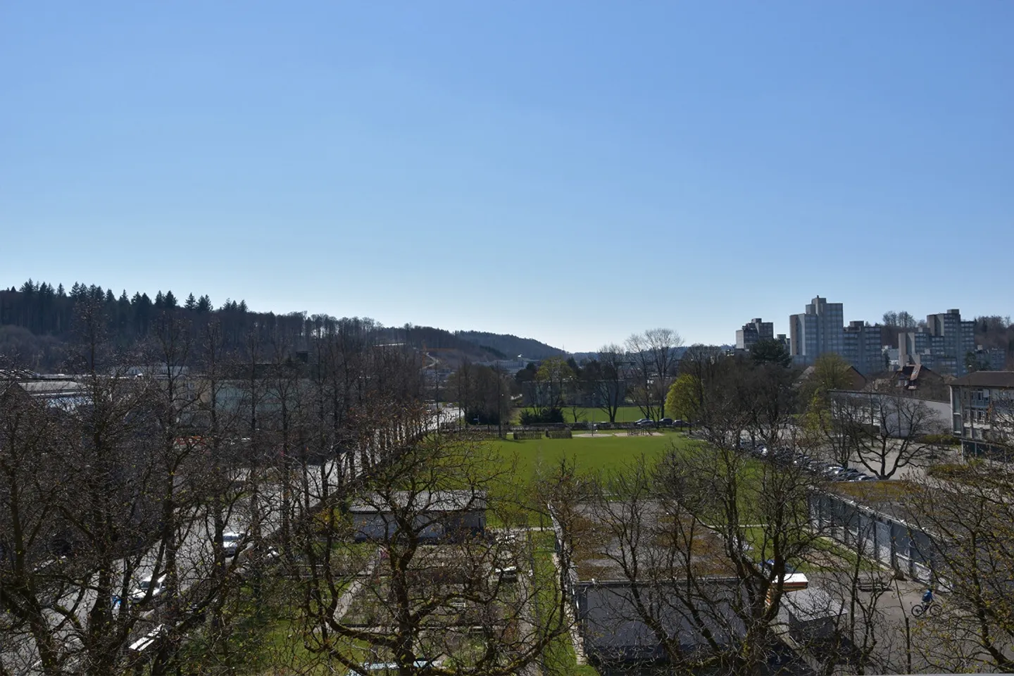 Elegante appartamento attico di 3,5 stanze con terrazza sul tetto - Foto 2 di 25