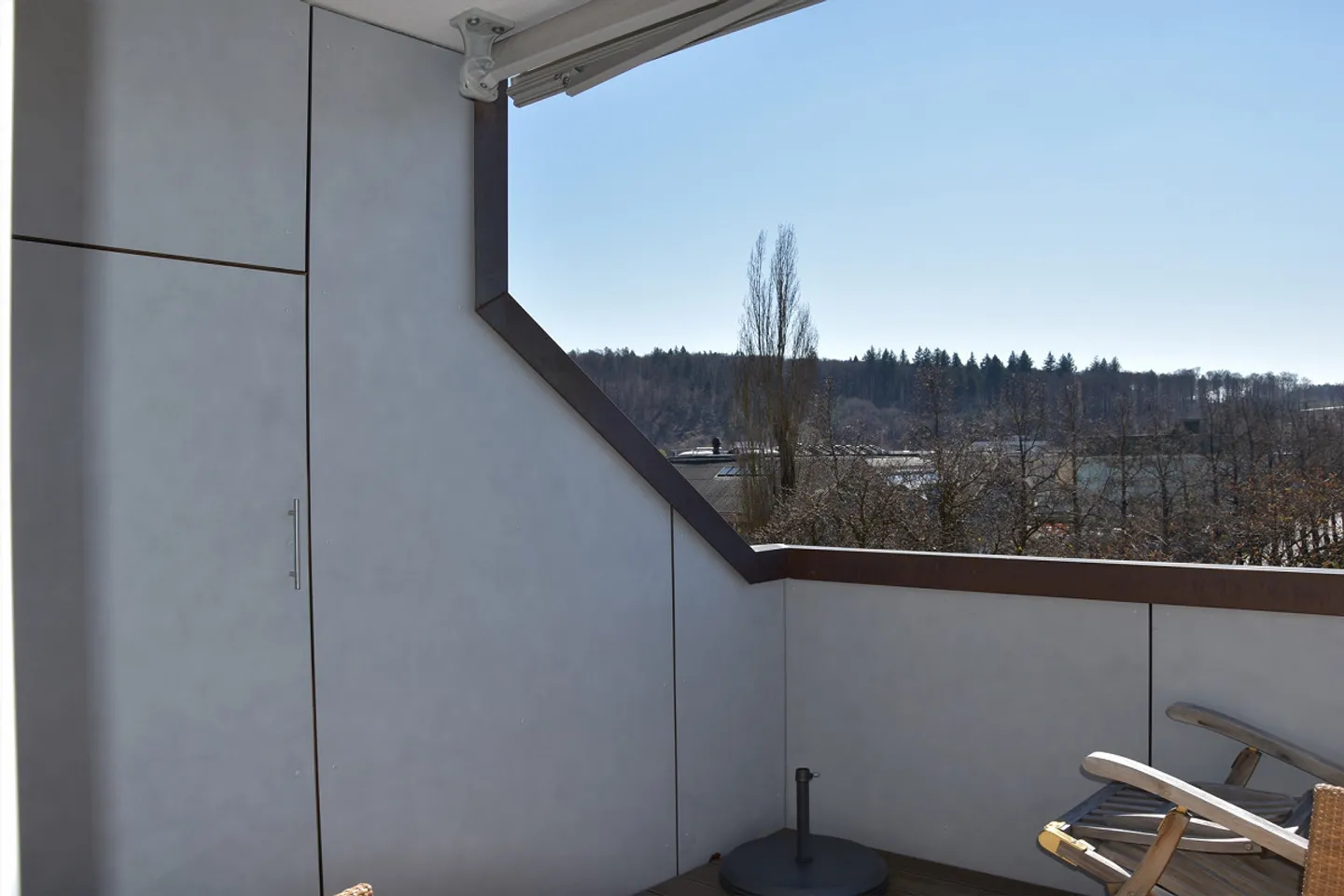 Elegante appartamento attico di 3,5 stanze con terrazza sul tetto - Foto 8 di 25