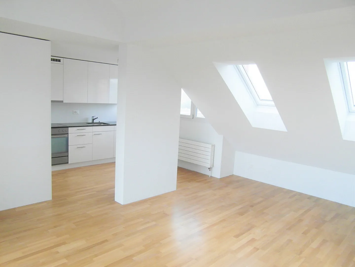 Elegante appartamento attico di 3,5 stanze con terrazza sul tetto - Foto 3 di 25