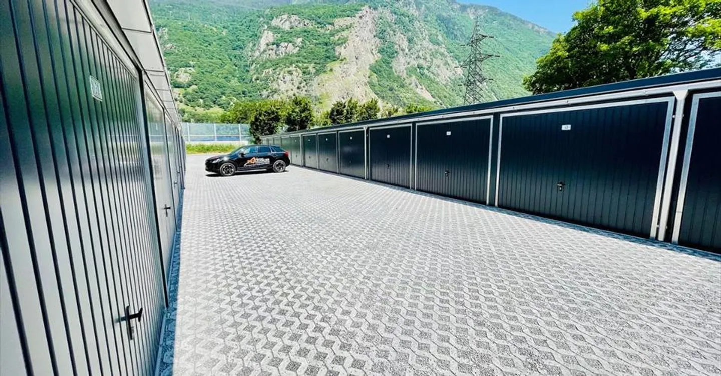 Individual Garage - Photo 4 of 5