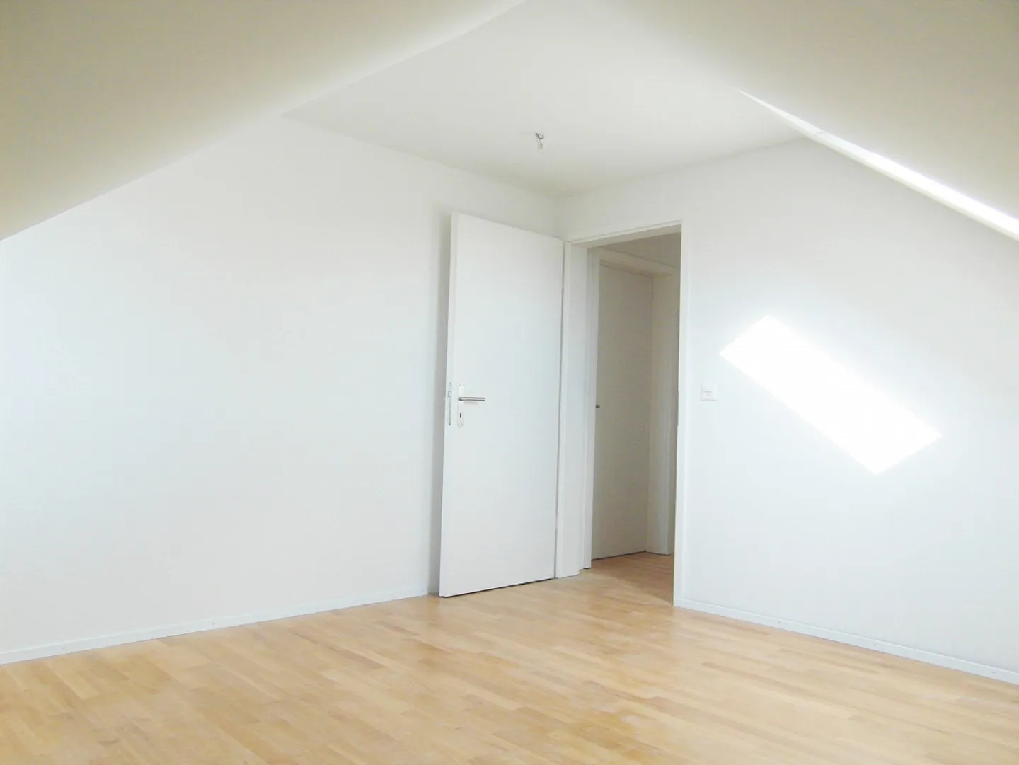 Elegante appartamento attico di 3,5 stanze con terrazza sul tetto - Foto 16 di 25