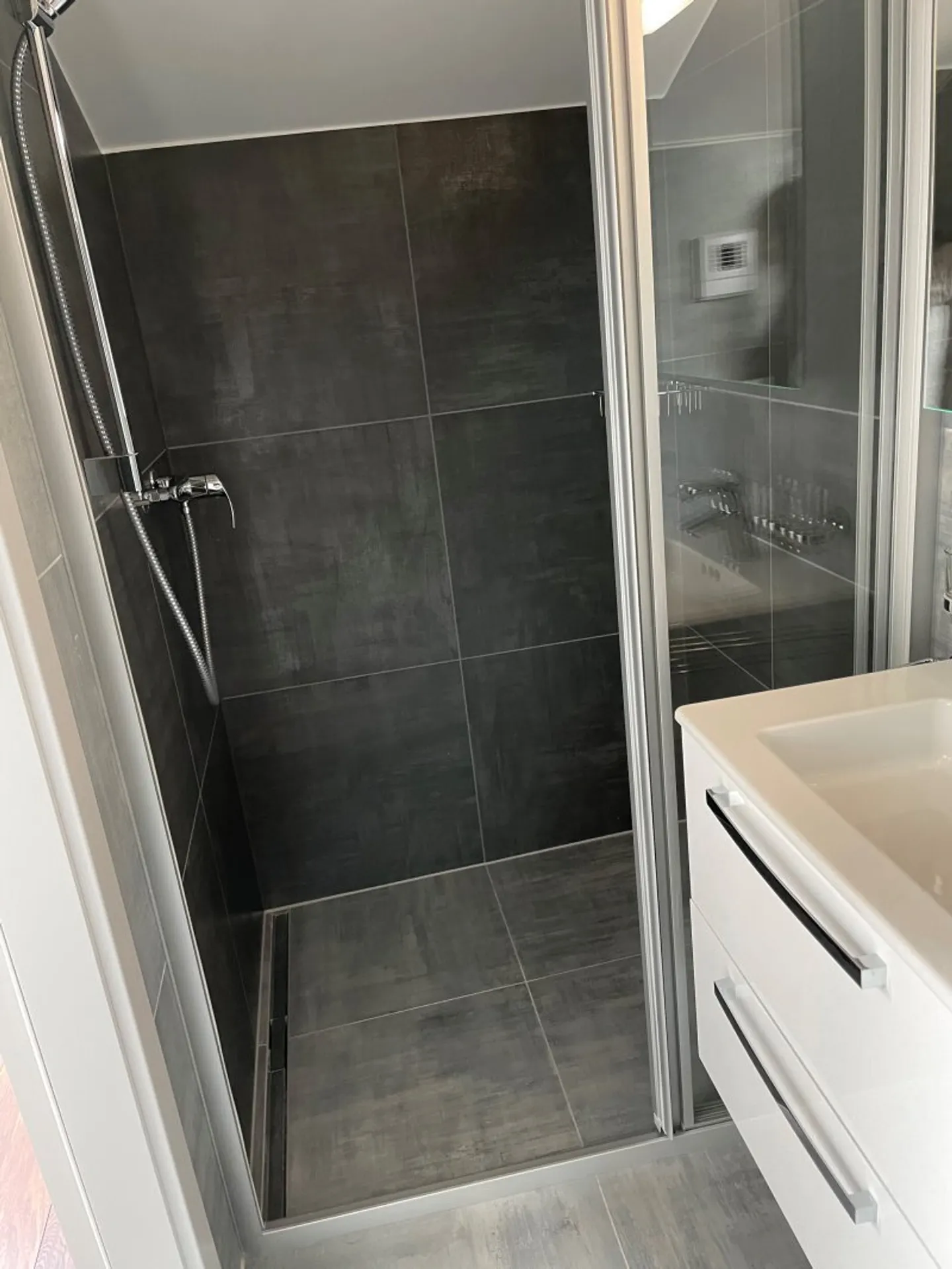 New Duplex Apartment Near Amenities - Photo 5 of 6