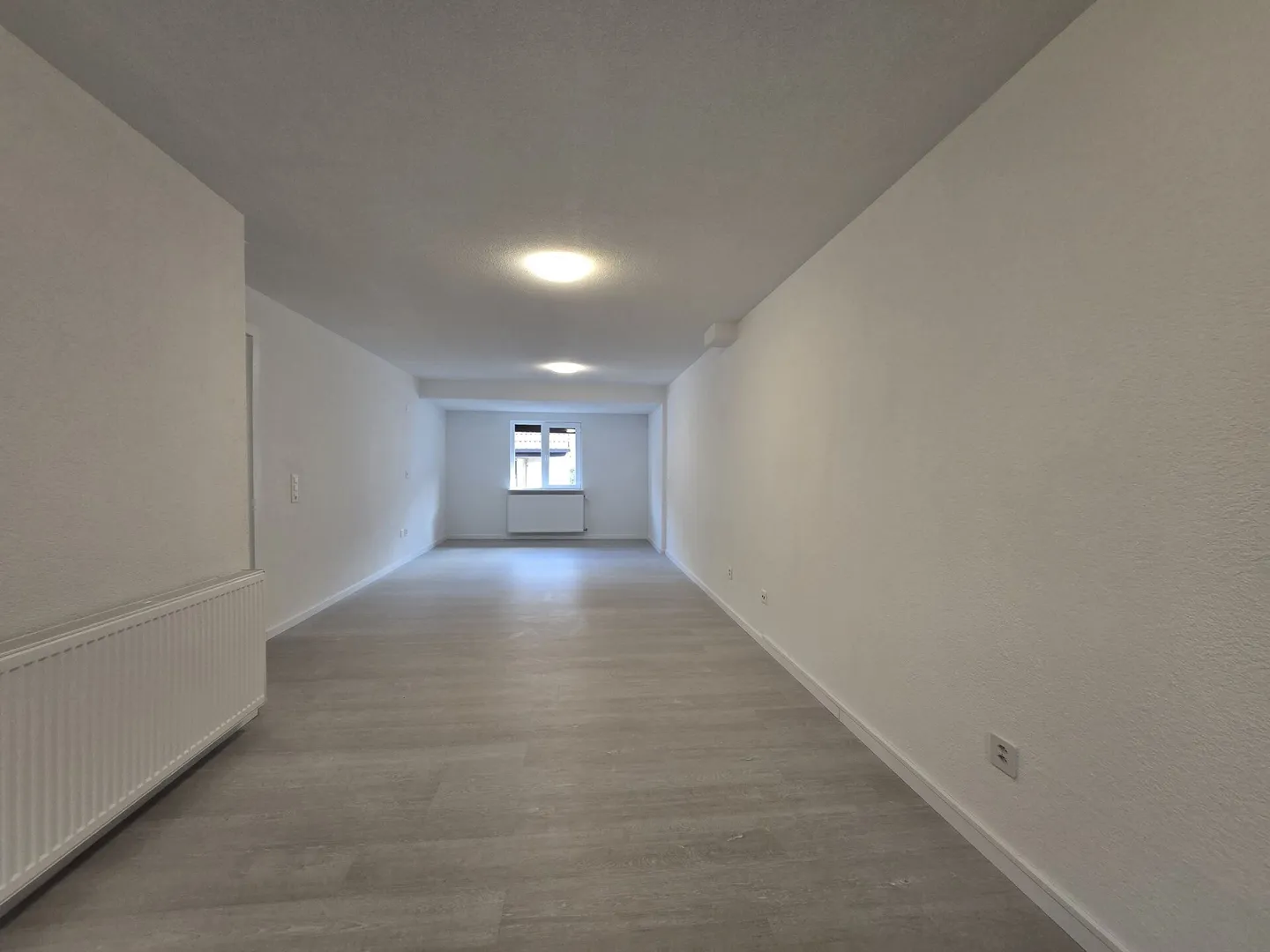 Renovierte 2.5-Zimmer-Wohnung im 1. OG - Foto 3 von 6