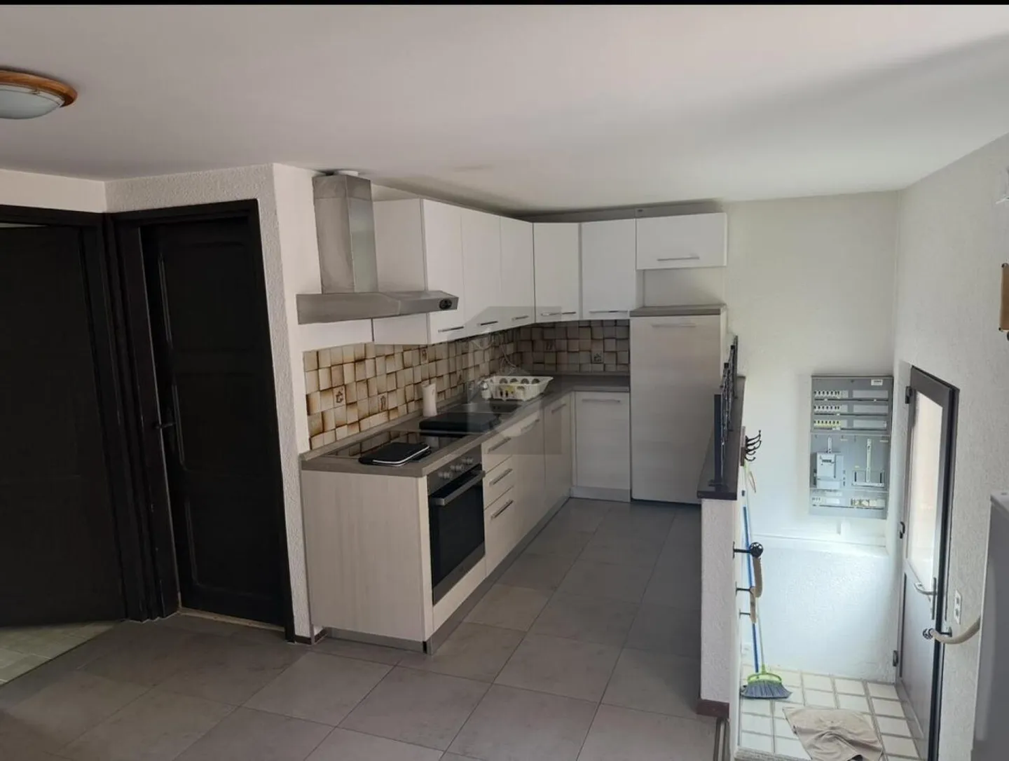 Bright Apartment with Lake View - Photo 4 of 6