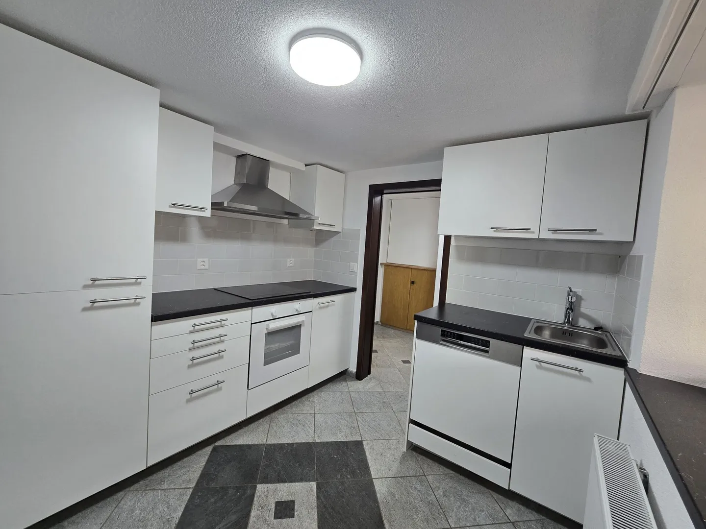 Gemütliche 2.5-Zimmer-Wohnung im 1. OG - Foto 1 von 6