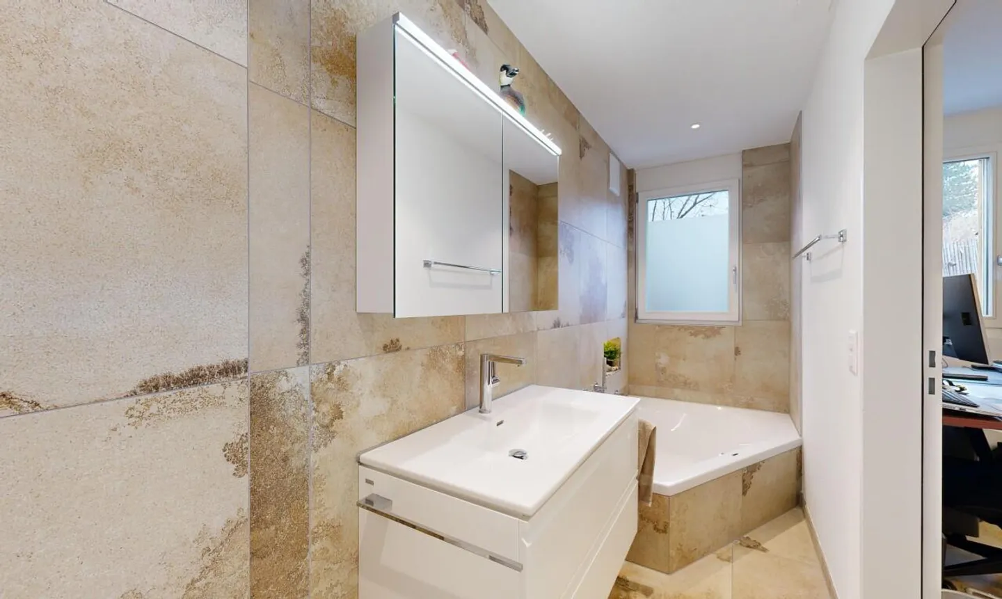 Appartamento giardino 3.5 camere quasi nuovo in una posizione residenziale idilliaca - Foto 8 di 13