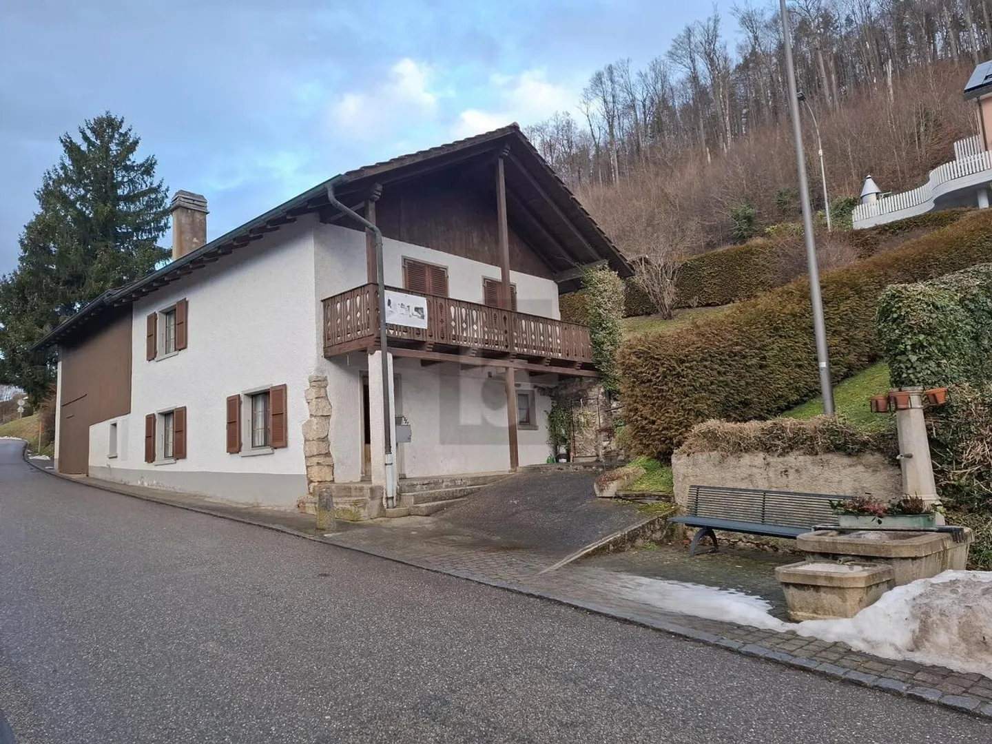 BELLA CASA DI VILLAGGIO CON POTENZIALE CREATIVO - Foto 1 di 6